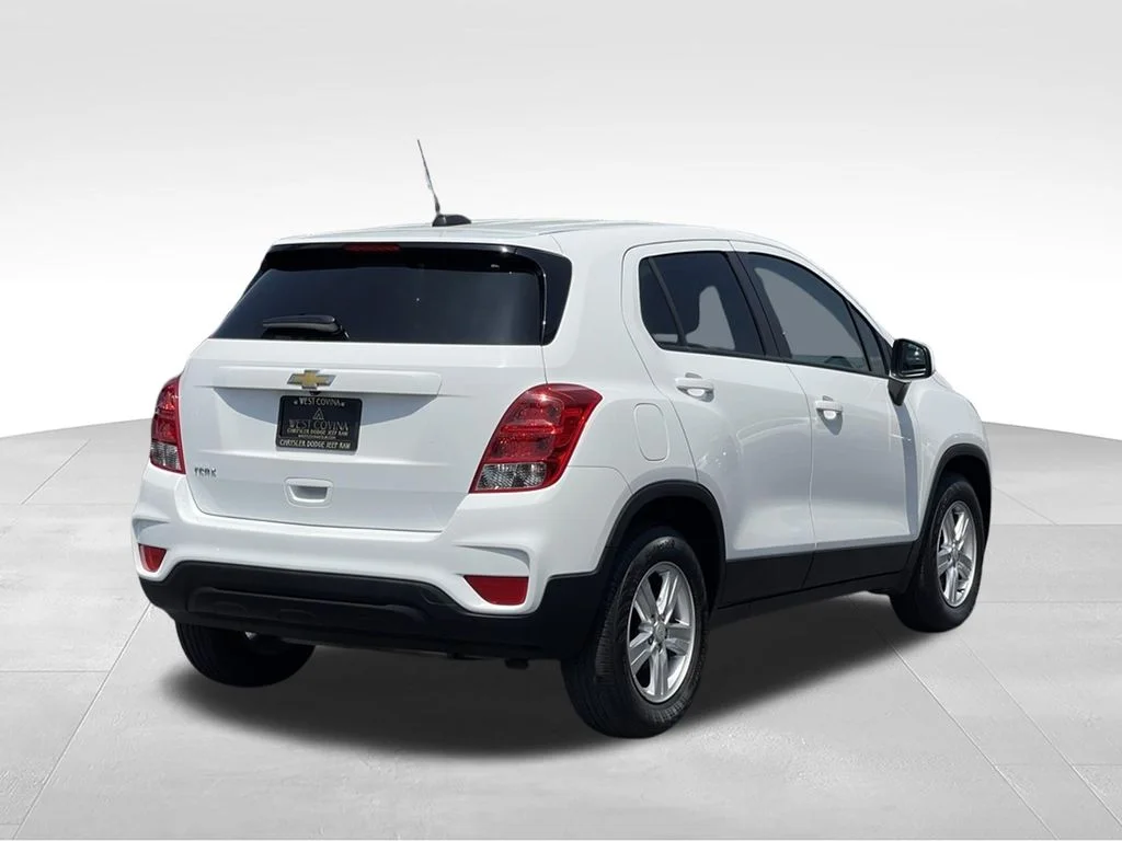 Used 2022 White Chevrolet LS image 5