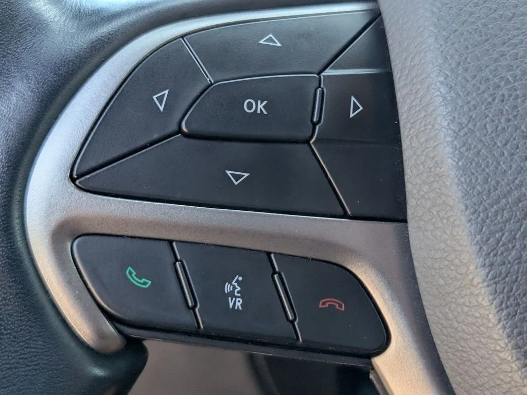 Used 2021 Red Jeep Laredo E image 21