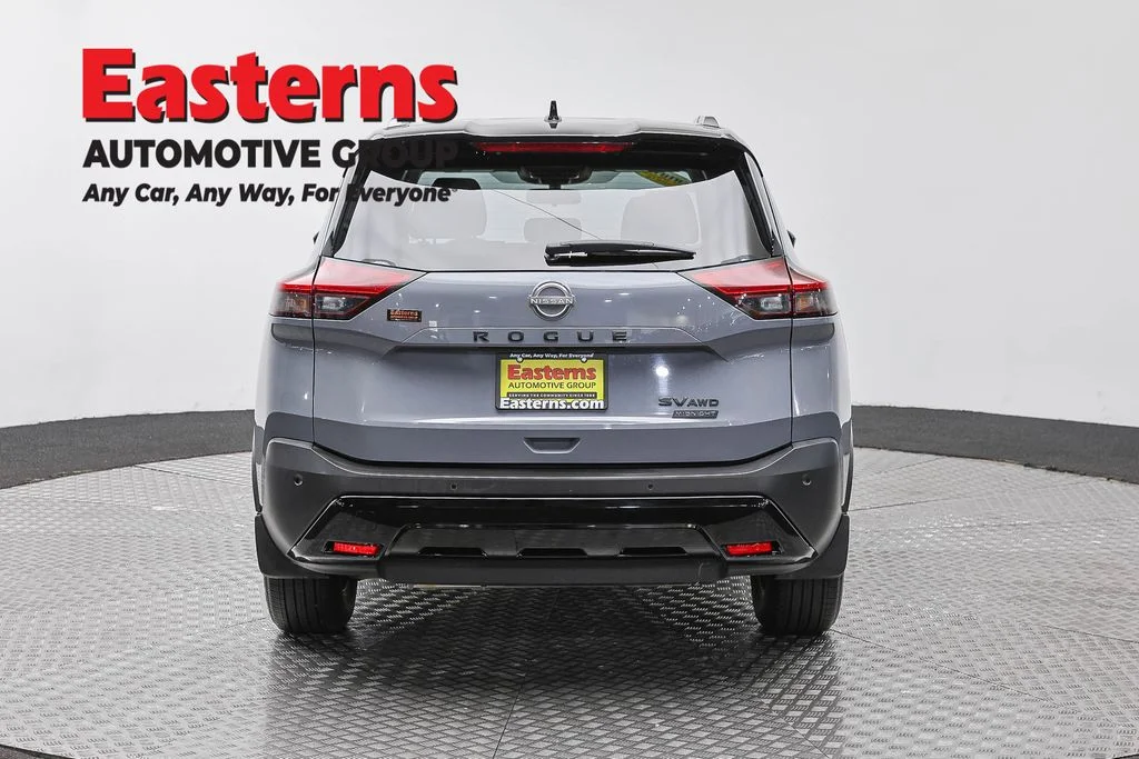 Used 2023 Gray Nissan SV image 6