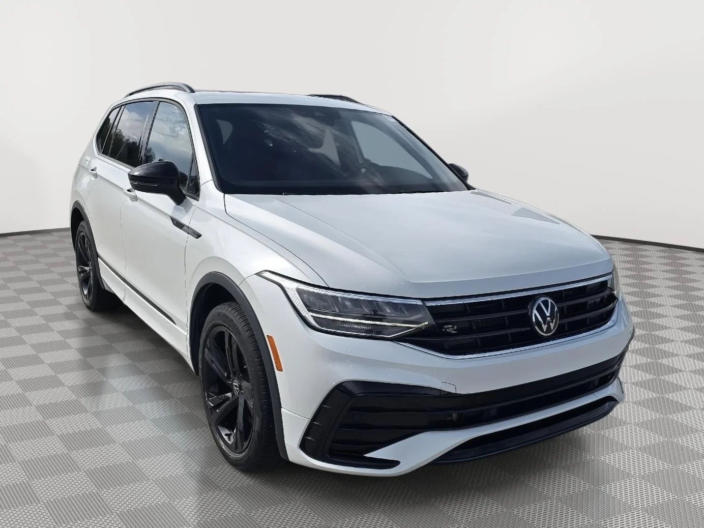 2023 Volkswagen Tiguan SE R-LINE BLACK