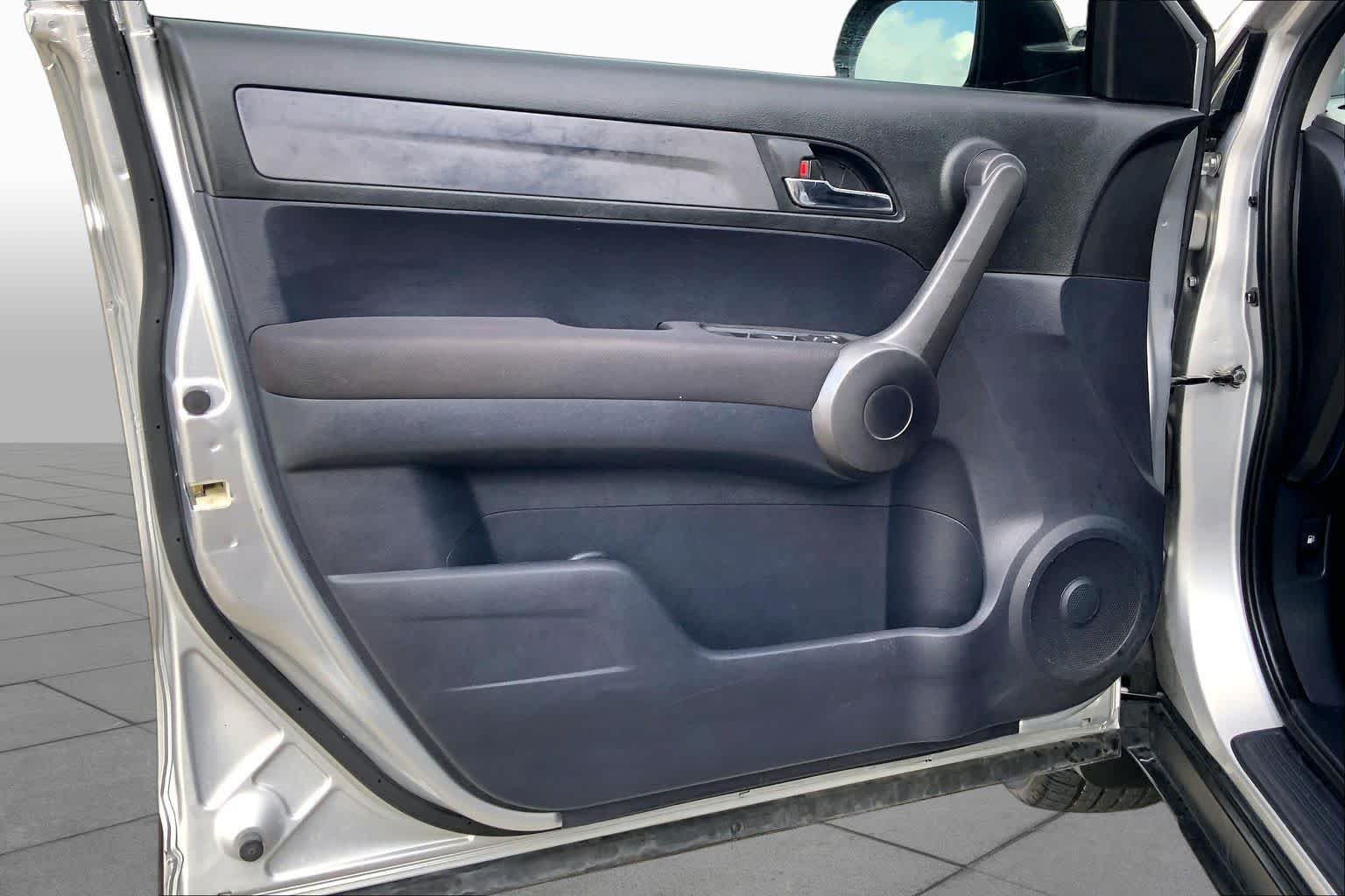 Used 2009 Alabaster Silver Metallic Honda LX image 20