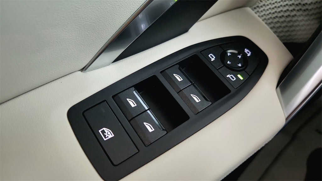 Used 2026 Black Sapphire Metallic BMW xDrive28i image 26