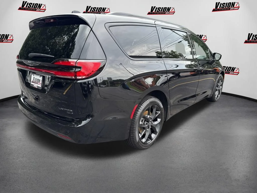 2026 Chrysler Pacifica Limited - Photo 5