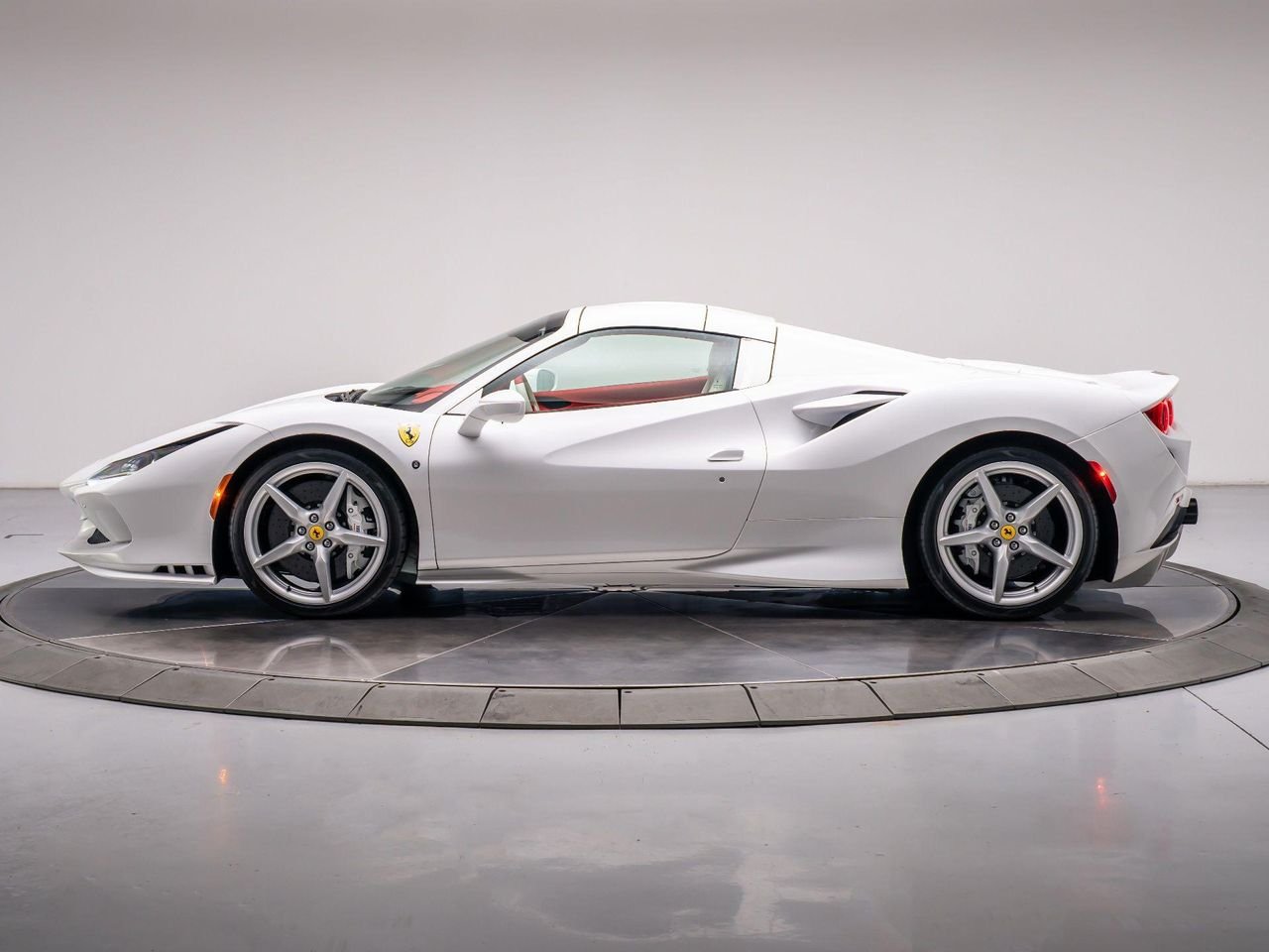 Used 2022 Bianco Cervino - Extra Campionario Ferrari Spider image 10