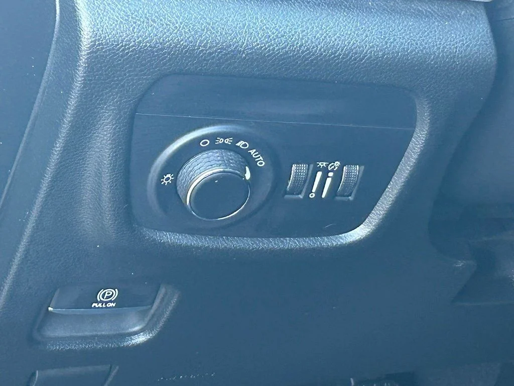 Certified Used 2024 Diamond Black Jeep Altitude image 33