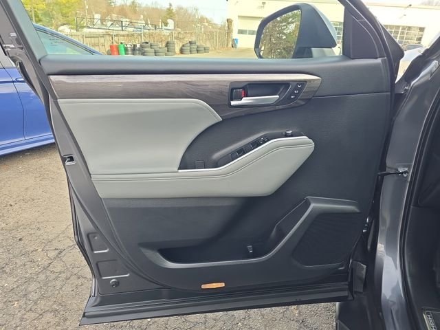 Used 2024 Gray Toyota Platinum image 27