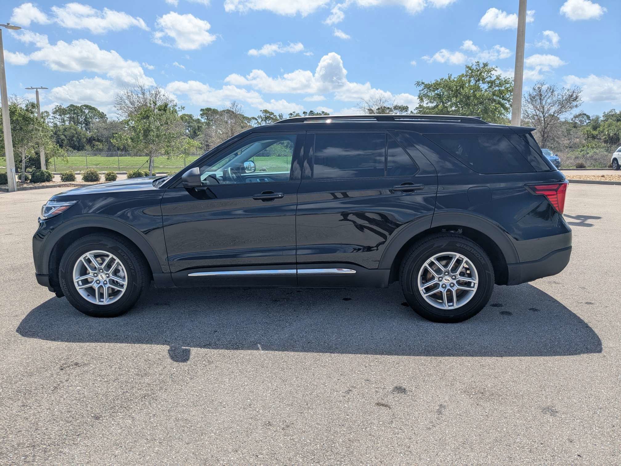 Used 2025 Agate Black Metallic Ford Active image 8
