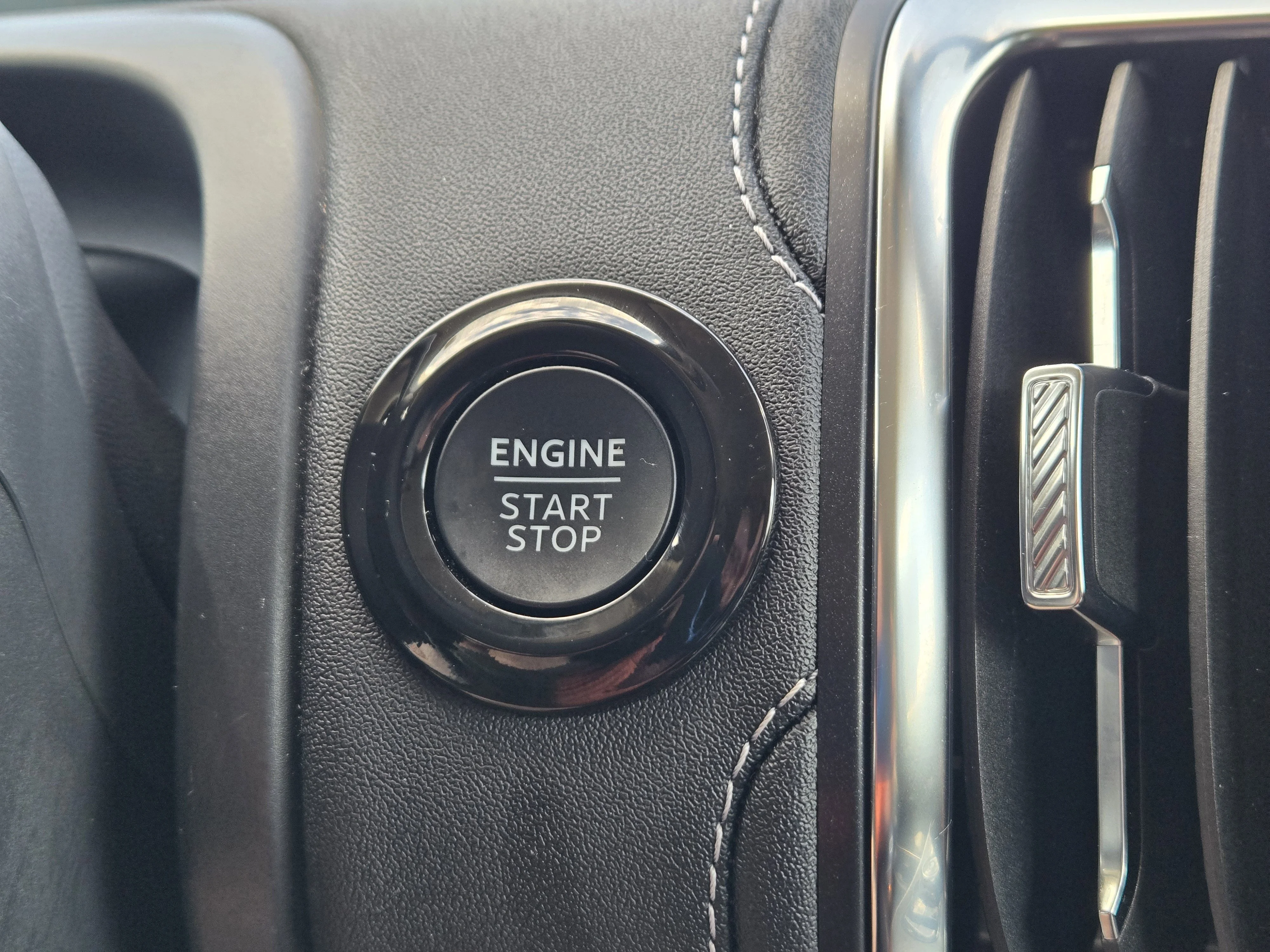 Used 2025 Black Ford Platinum image 31