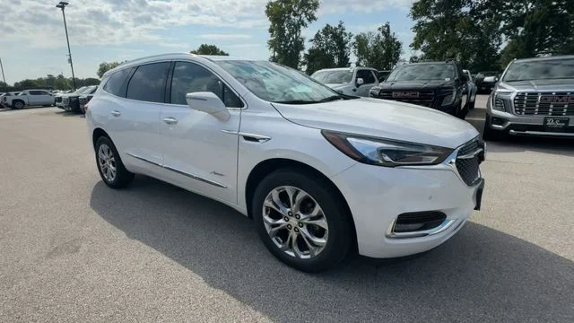 Used 2020 White Frost Tricoat Buick FWD 4dr Avenir image 3
