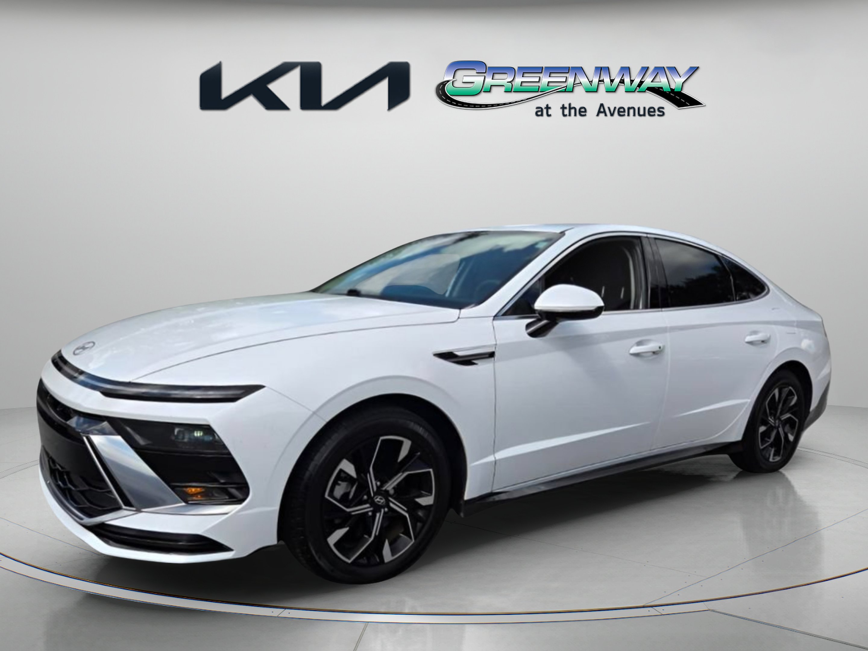 Used 2024 Serenity White Hyundai SEL image 3