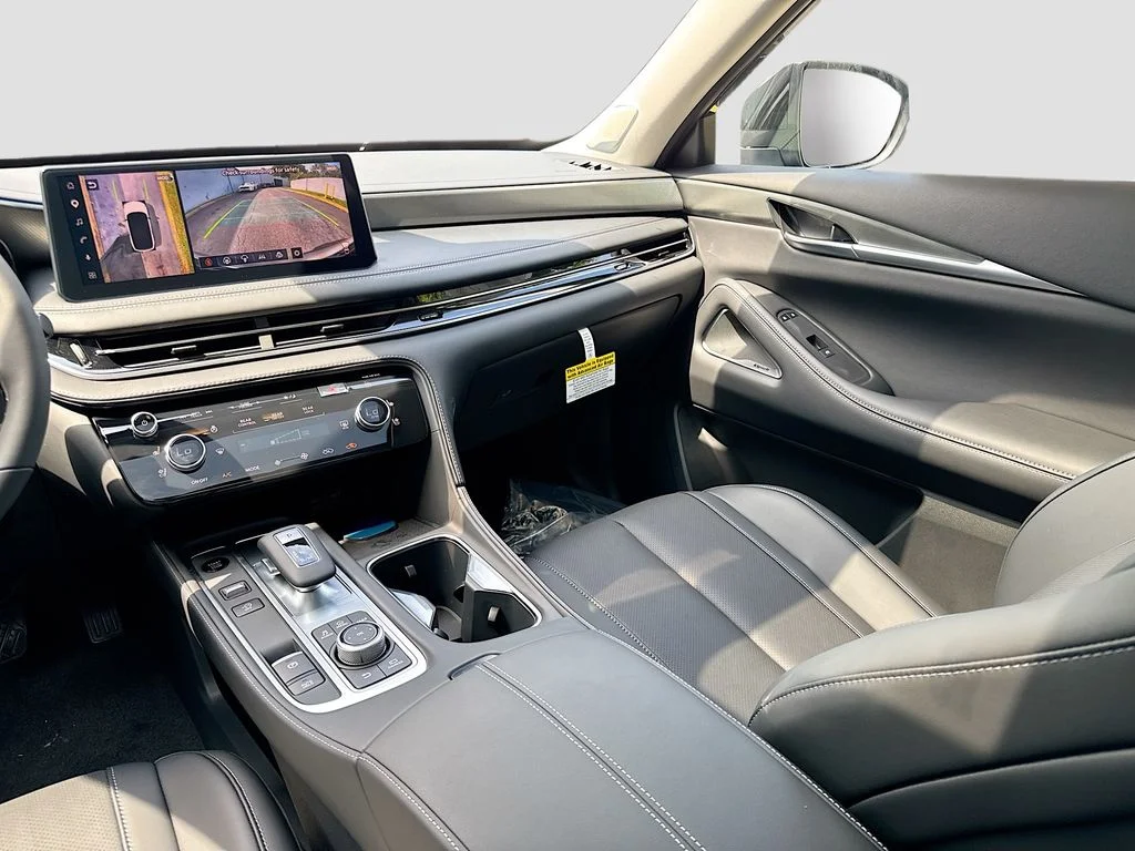 New 2027 MINERAL BLACK INFINITI Luxe FWD image 25