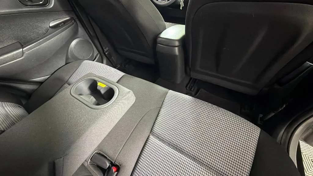 Used 2022 Silver Hyundai SE image 30