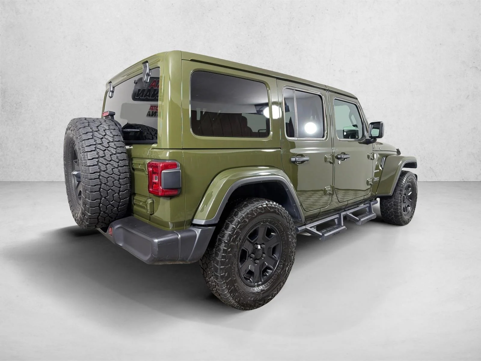 Used 2024 Green Jeep Sahara image 3