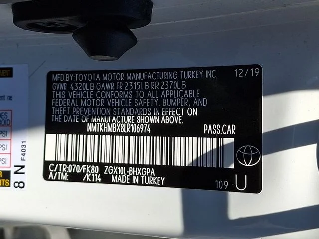Used 2020 White Toyota XLE image 27