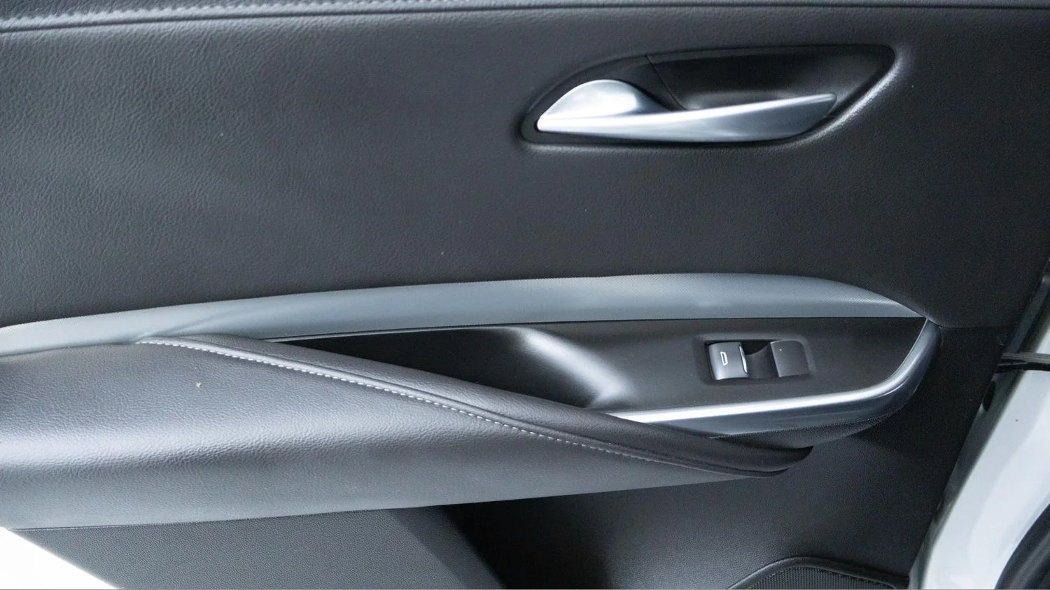 Used 2022 Silver Cadillac Premium Luxury image 25