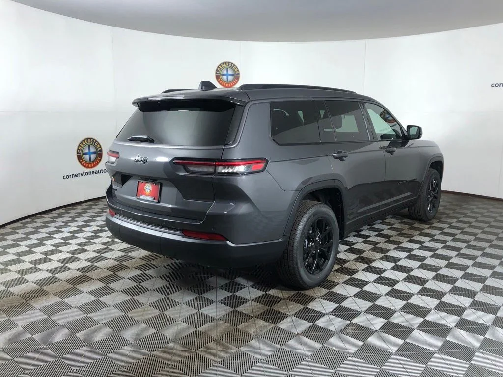 New 2026 Baltic Gray Metallic Clear-Coat Exterior Paint Jeep Laredo image 18