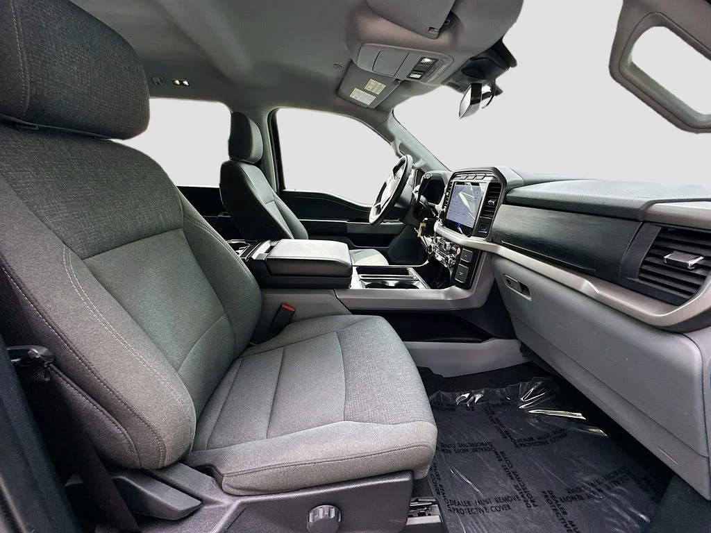 Used 2024 Black Ford XLT image 28