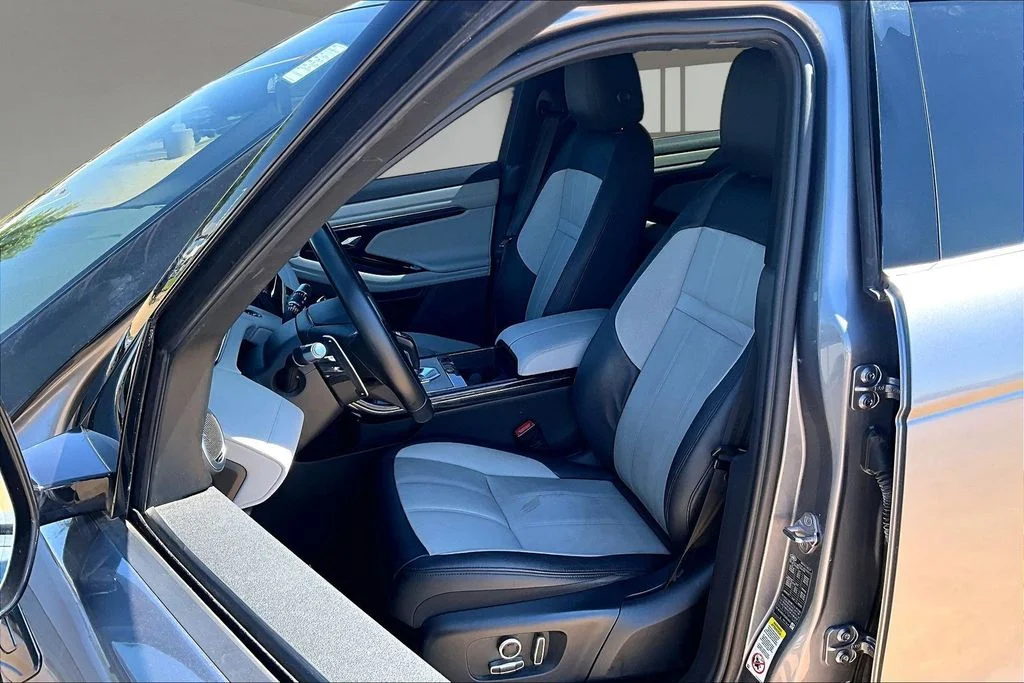Used 2022 Gray Land Rover R-Dynamic SE image 25