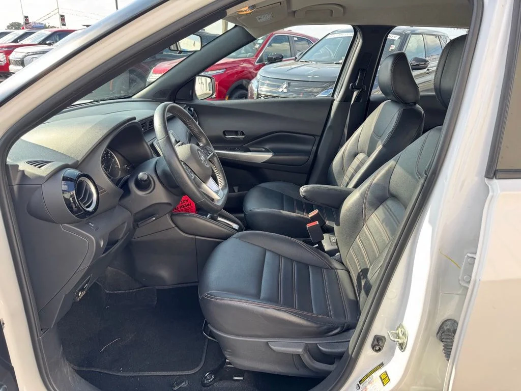 Used 2019 White Nissan SR image 13