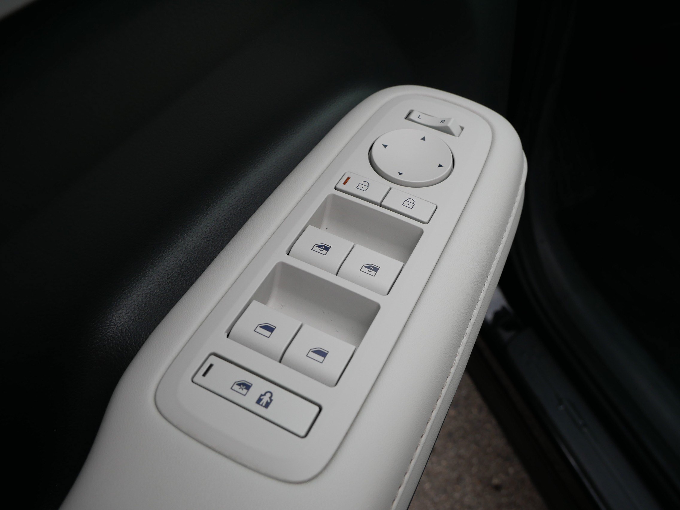 Certified Used 2024 Phantom Black Hyundai SEL image 19