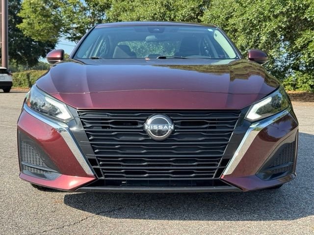 Used 2023 Red Nissan 2.5 SV image 2