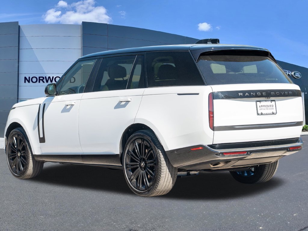 Used 2024 White Land Rover SE image 6