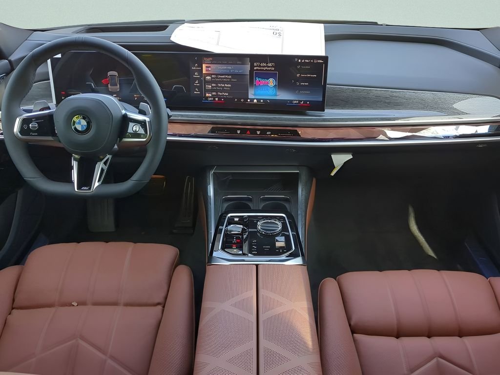 2025 BMW 7 Series 760i - Photo 14