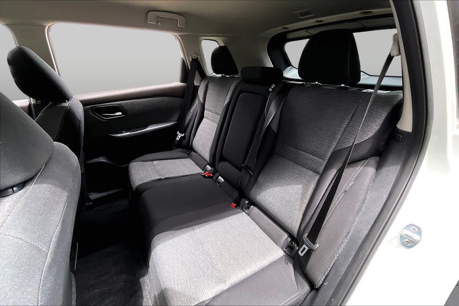 Used 2023 Pearl White Tricoat Nissan SV image 19