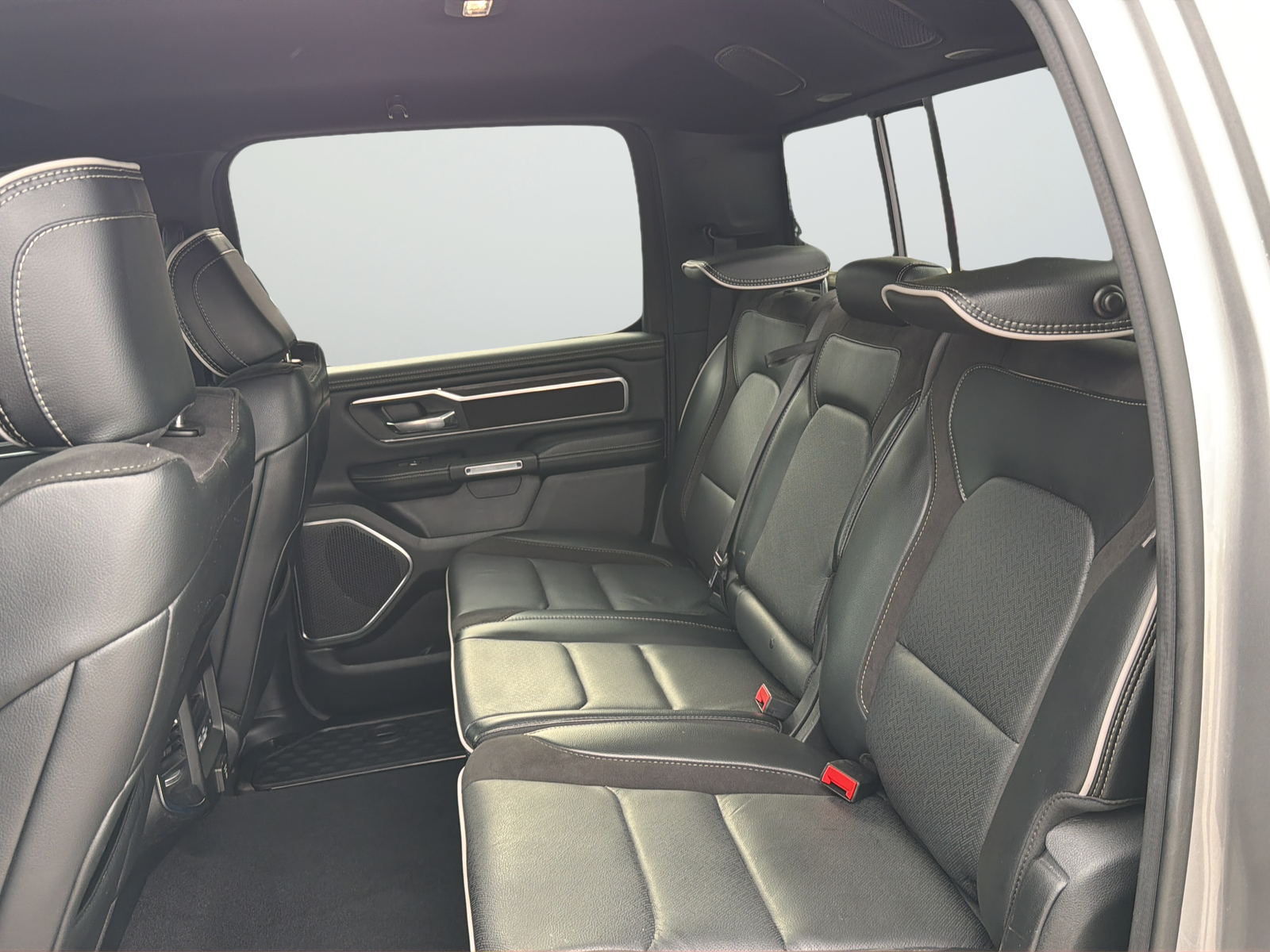 Used 2025 Silver Ram Laramie image 31