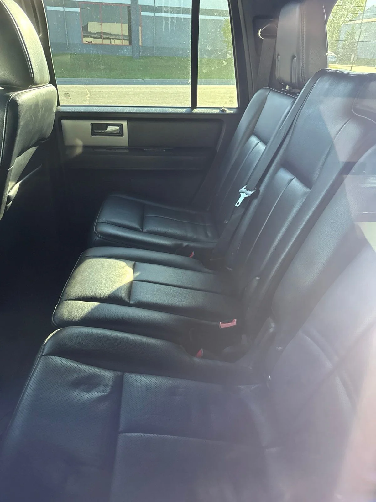 Used 2017  Ford Limited image 7