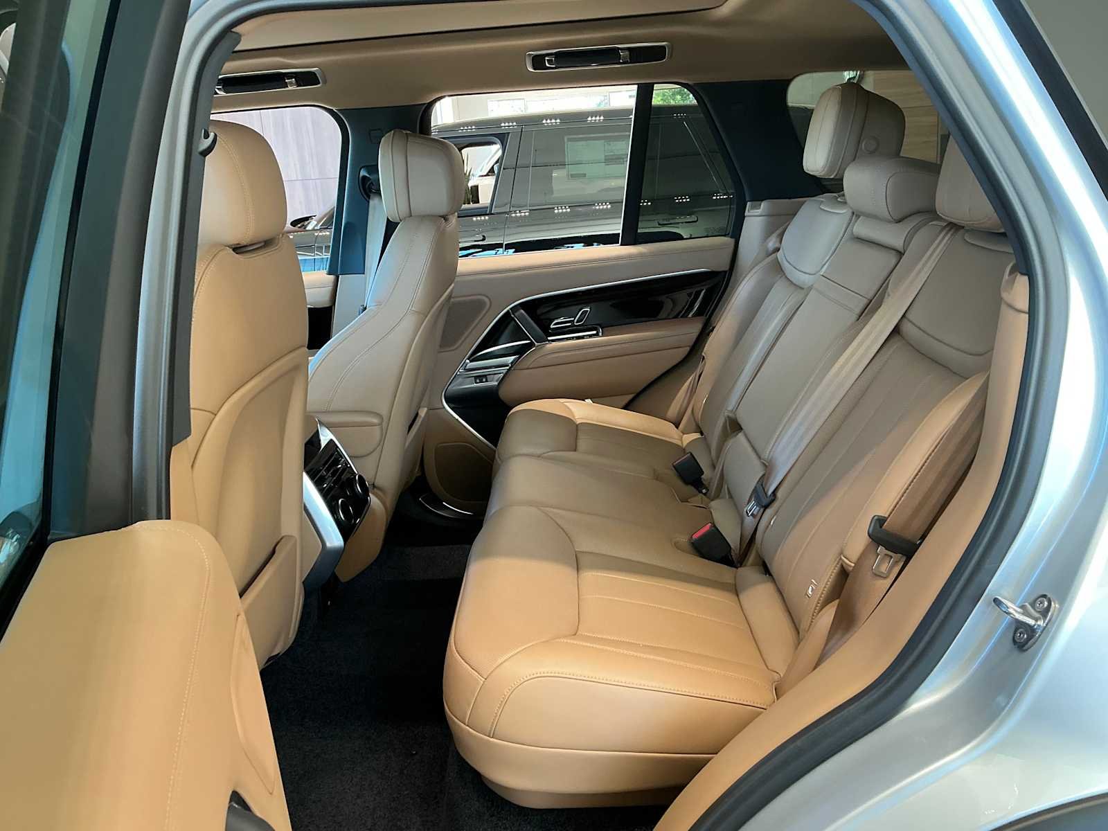 2025 Land Rover Range Rover SE - Photo 17