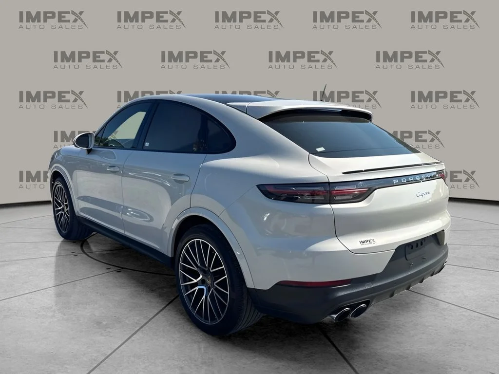 Used 2022  Porsche Base image 3