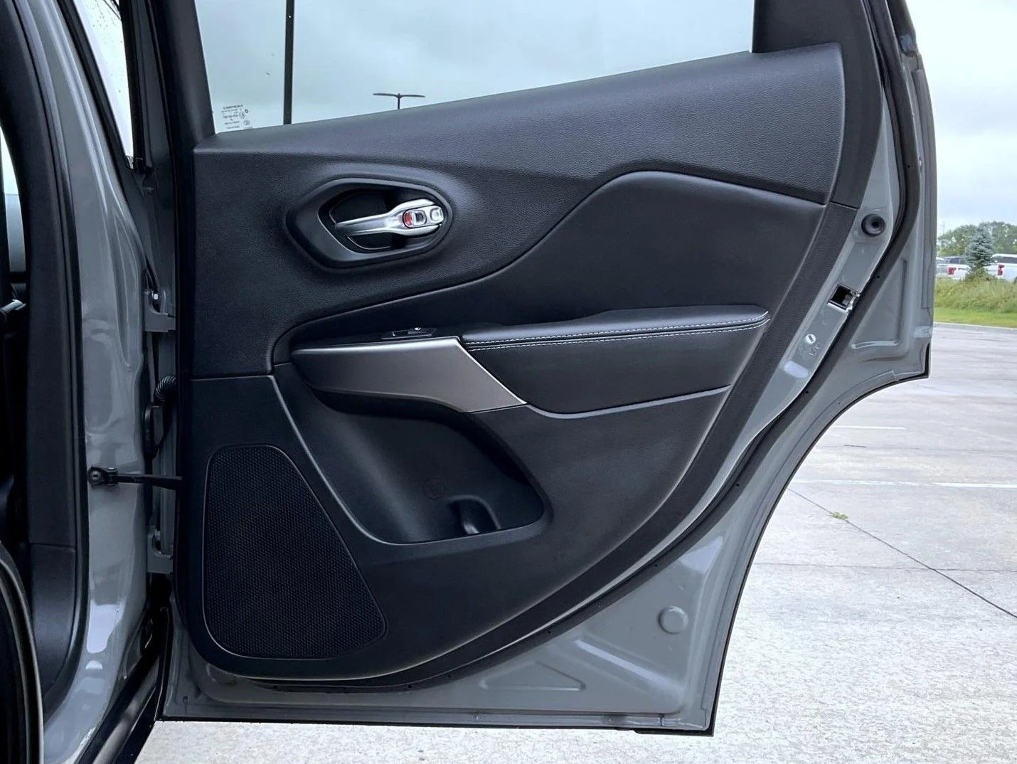 Used 2019 Gray Jeep Limited image 18