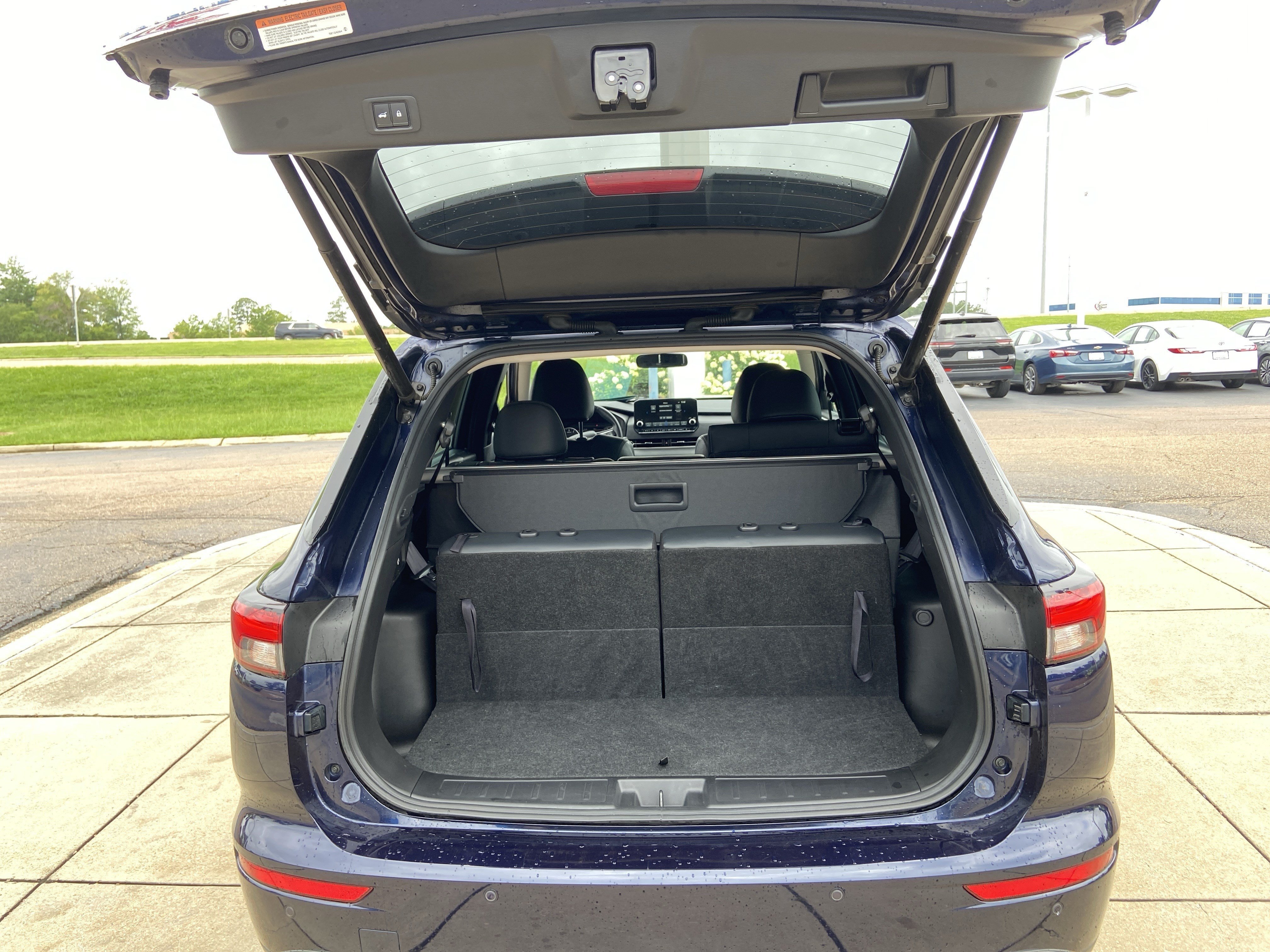 Used 2023 Cosmic Blue Metallic Mitsubishi SE image 27