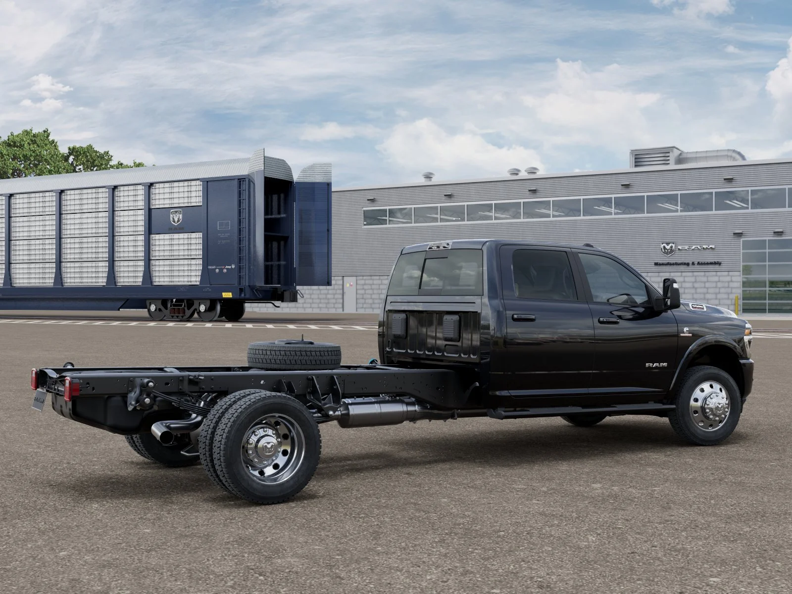 New 2026 Diamond Black Crystal Pearl-Coat Exterior Paint RAM TRADESMAN image 4