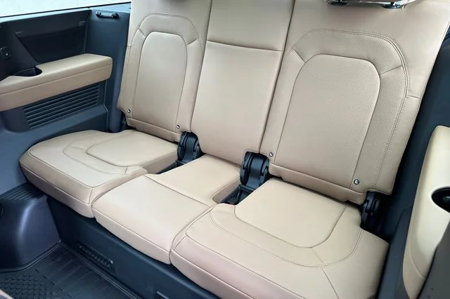 New 2026 Woolstone Green Land Rover S image 14