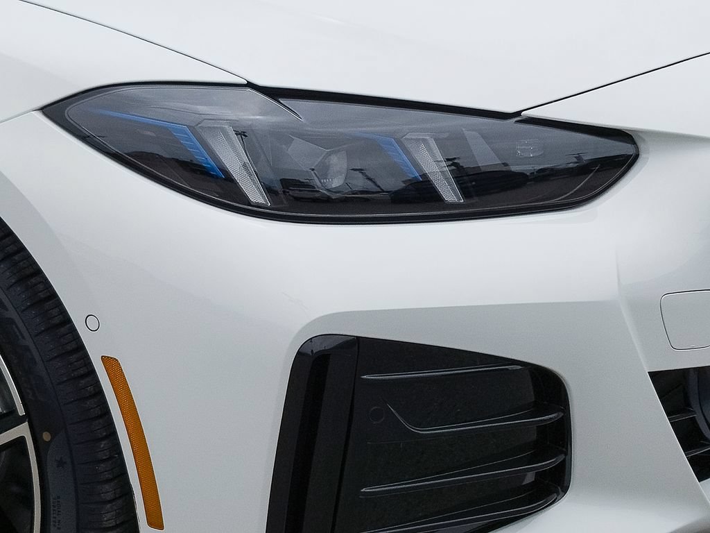 New 2026 Alpine White BMW xDrive40 image 6
