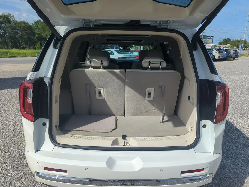 Used 2021 White GMC Denali image 34
