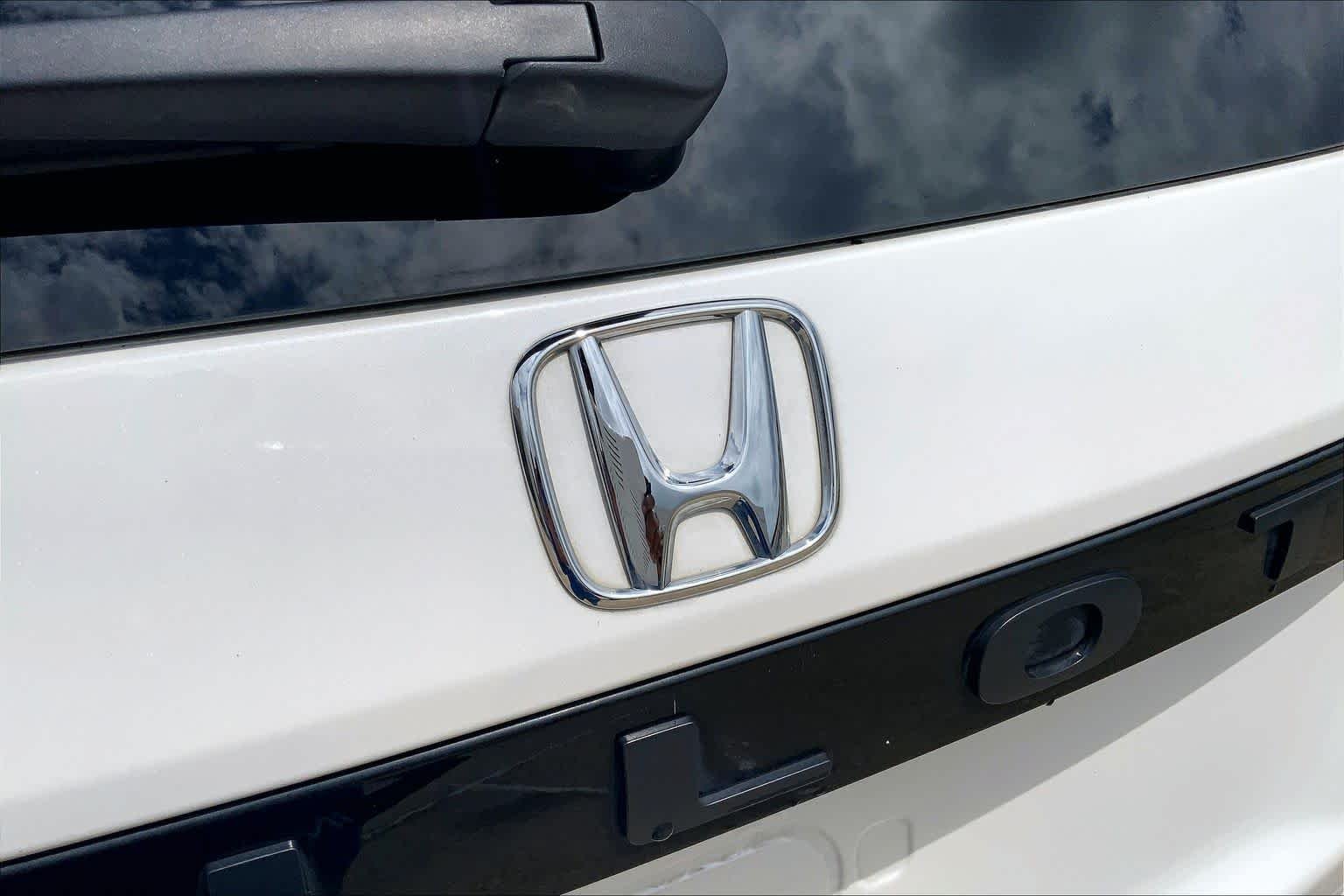 Certified Used 2023 Platinum White Pearl Honda EX-L 7 Passenger image 30
