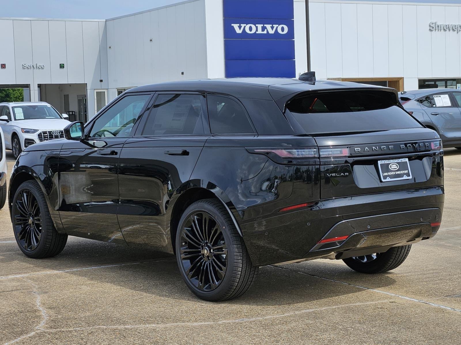 New 2026 Santorini Black Land Rover Dynamic SE image 8