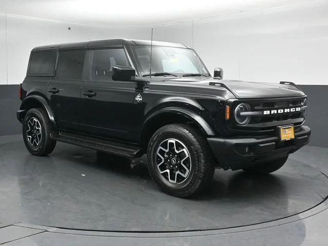 2025 Ford Bronco Outer Banks 4WD 4-door's photo