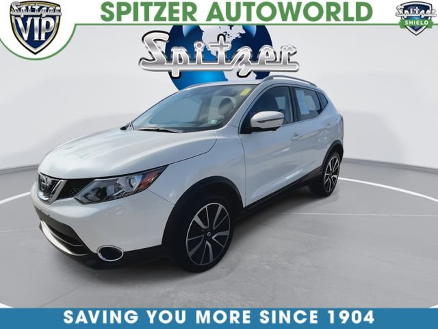 Used 2017 White Nissan SL image 4