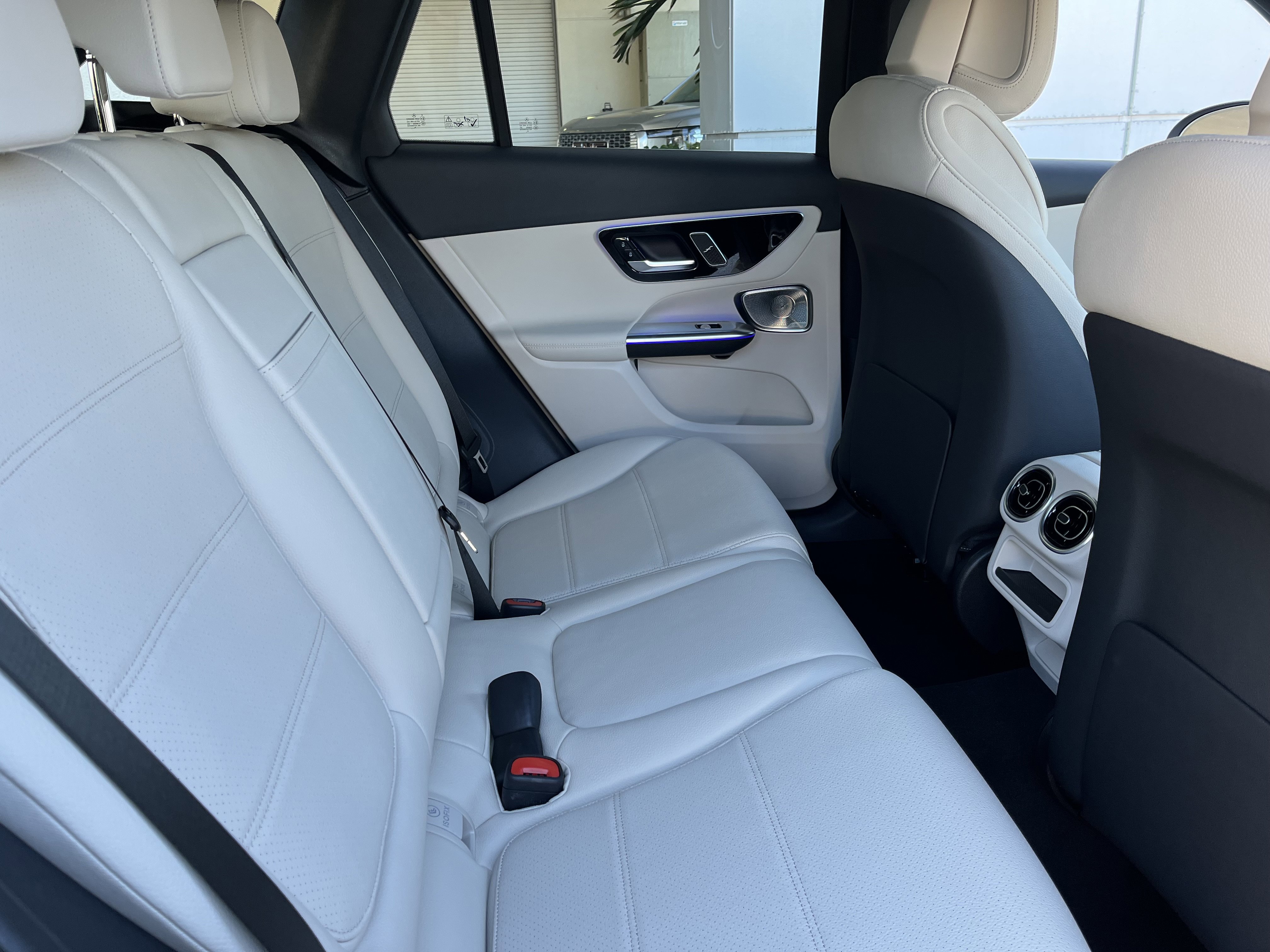 New 2026 Polar White Mercedes-Benz GLC 300 image 21