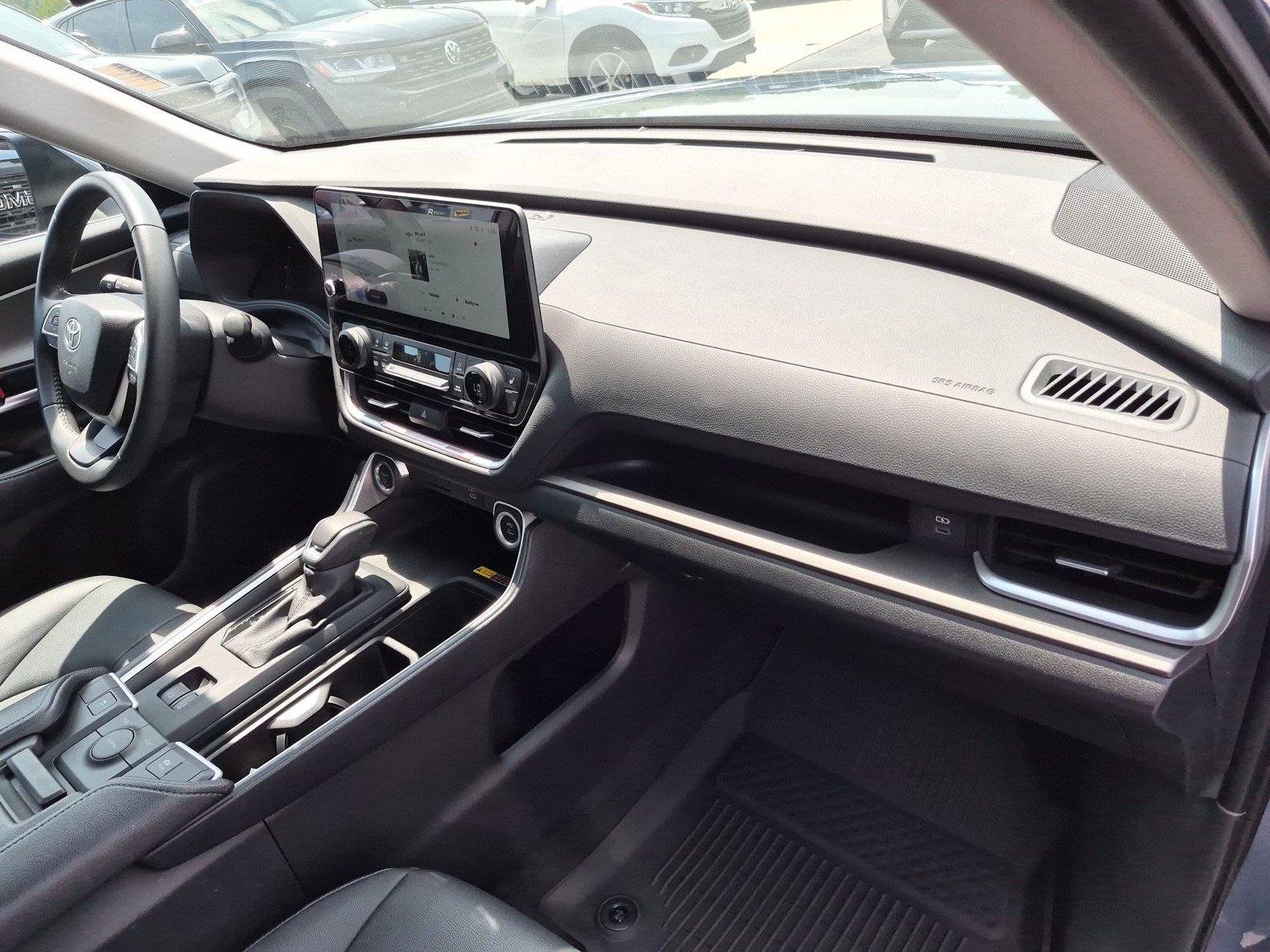 Used 2026 Storm Cloud Toyota Hybrid XLE image 39