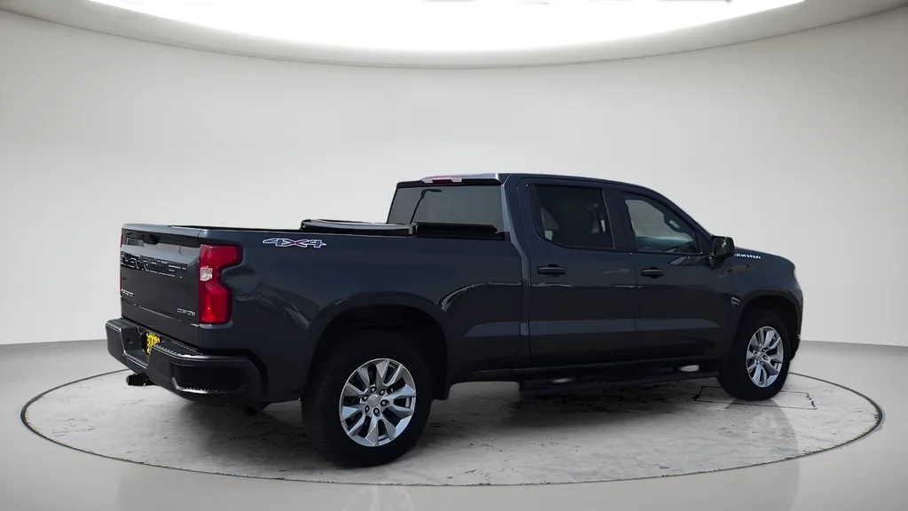 Used 2021 Gray Chevrolet Custom image 7