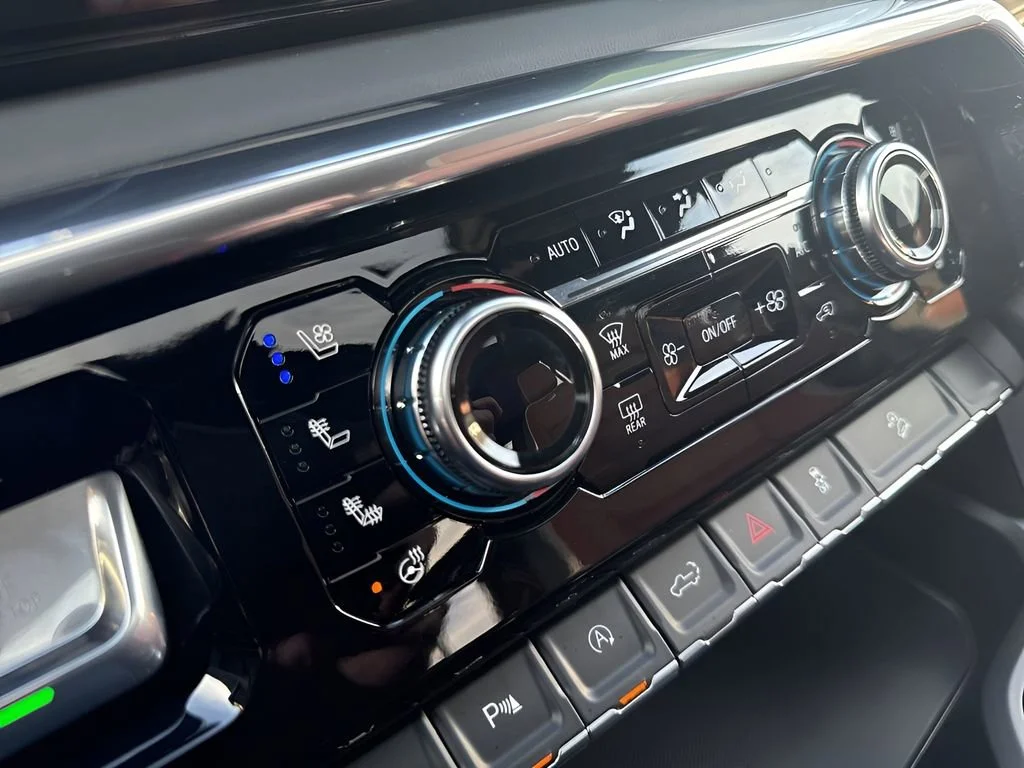 New 2026 Glacier White Tricoat GMC Denali Ultimate image 31