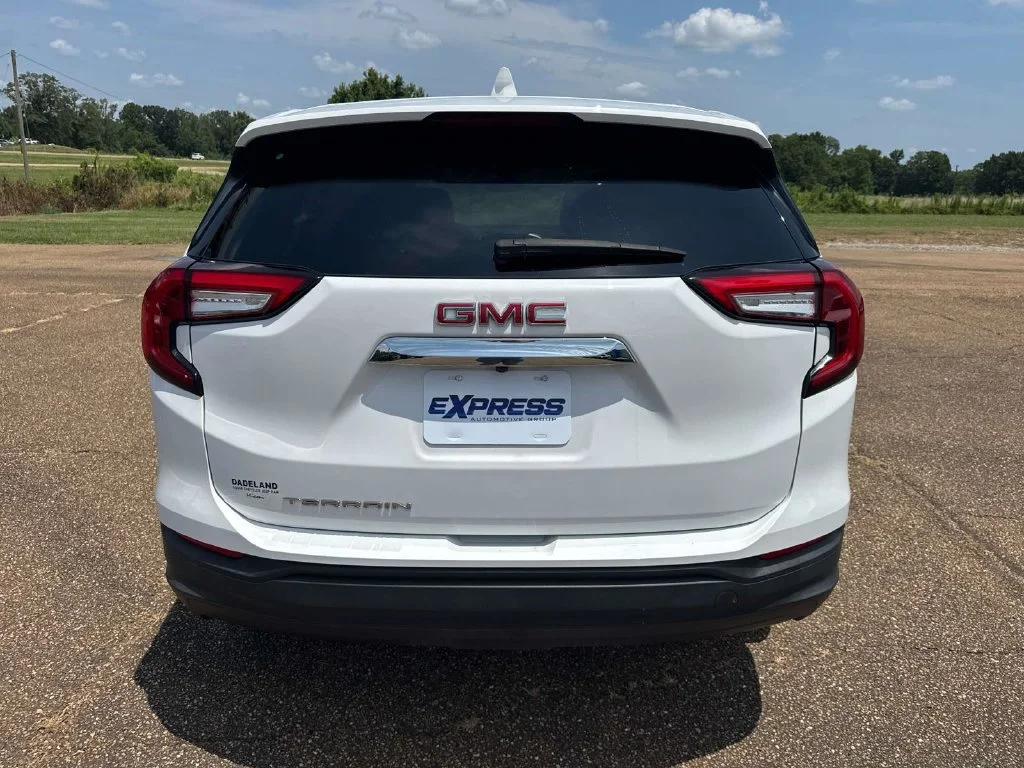 Used 2024 White GMC SLE image 7