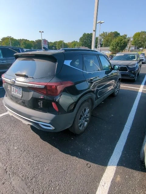 Used 2021 Black Kia S image 4