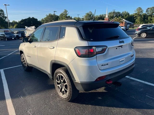 Used 2025 Silver Jeep Trailhawk image 4
