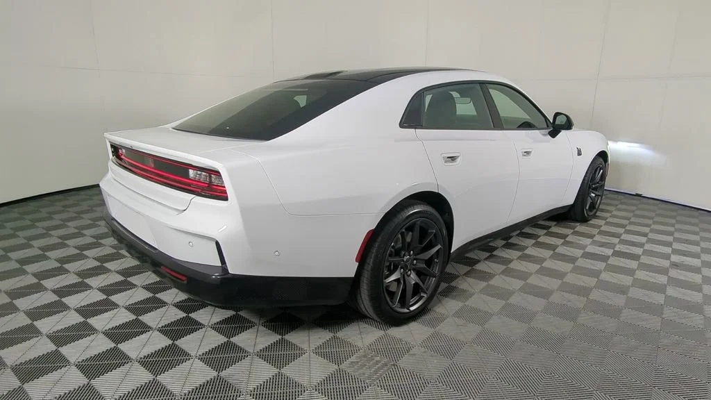 2026 Dodge Charger Daytona Scat Pack - Photo 5